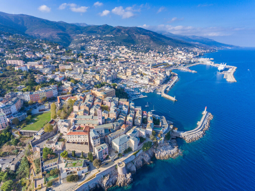 Visiter la ville de Bastia en haute Corse bord de mer